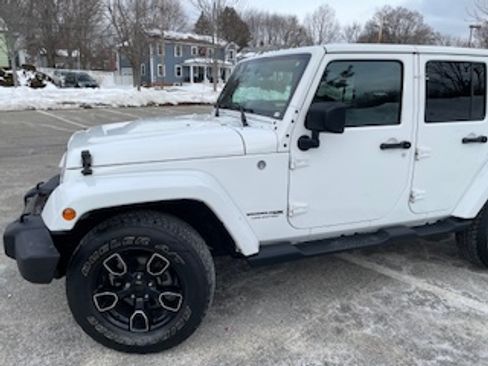 Used 2018 Jeep Wrangler Unlimited Sahara image 4