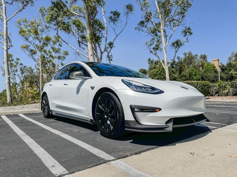 Used 2020 Tesla Model 3 Performance image 2