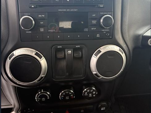 Used 2012 Jeep Wrangler Sahara w/ Dual Top Group image 8