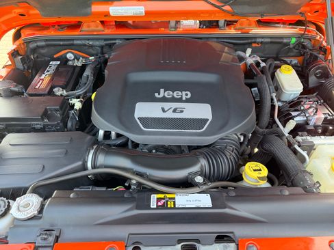 Used 2015 Jeep Wrangler Rubicon w/ Power Convenience Group AWD/4WD image 15