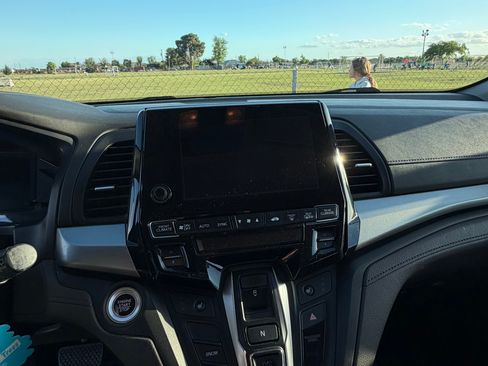 Used 2019 Honda Odyssey EX image 1