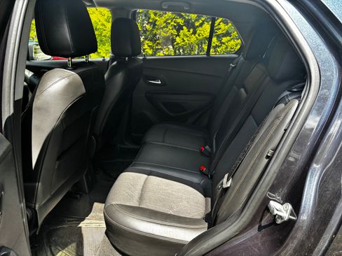 Used 2018 Chevrolet Trax LT w/ LT Convenience Package image 6