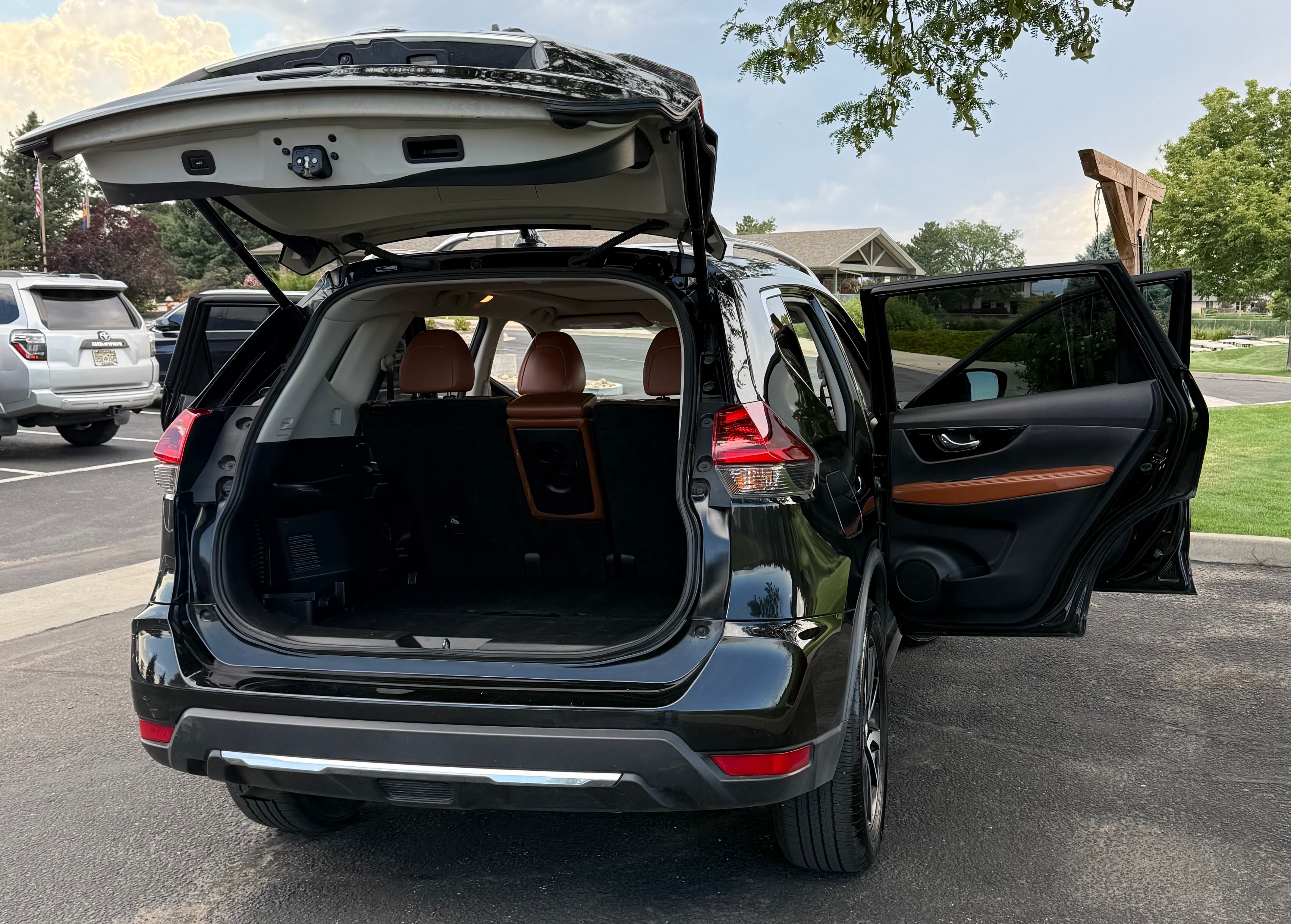 Used 2018 Nissan Rogue SL w/ Premium Package AWD/4WD image 6