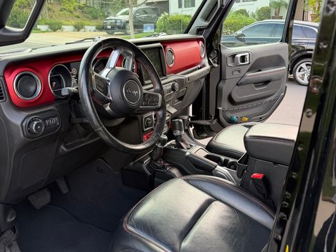 Used 2019 Jeep Wrangler Unlimited Rubicon AWD/4WD image 9