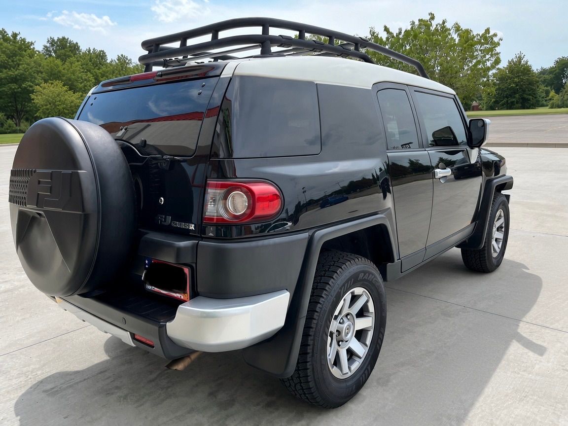 Used 2014 Toyota FJ Cruiser 4WD w/ Upgrade Package image 5