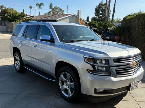Used 2018 Chevrolet Tahoe Premier RWD image 2