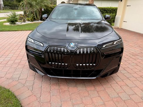 Used 2025 BMW 750e xDrive AWD/4WD image 5