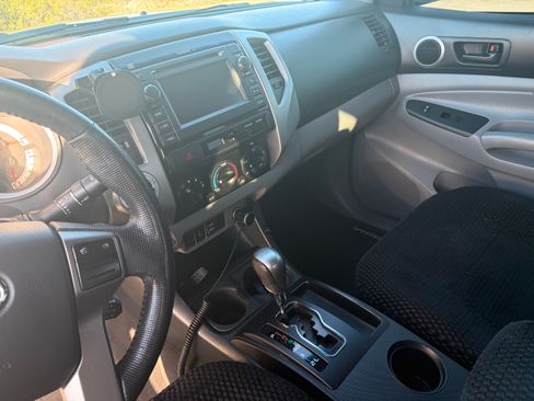Used 2013 Toyota Tacoma 4x4 Double Cab w/ TRD Off-Road Pkg image 9