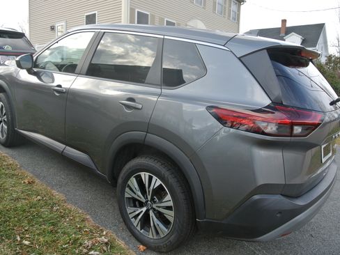 Used 2023 Nissan Rogue SV image 11