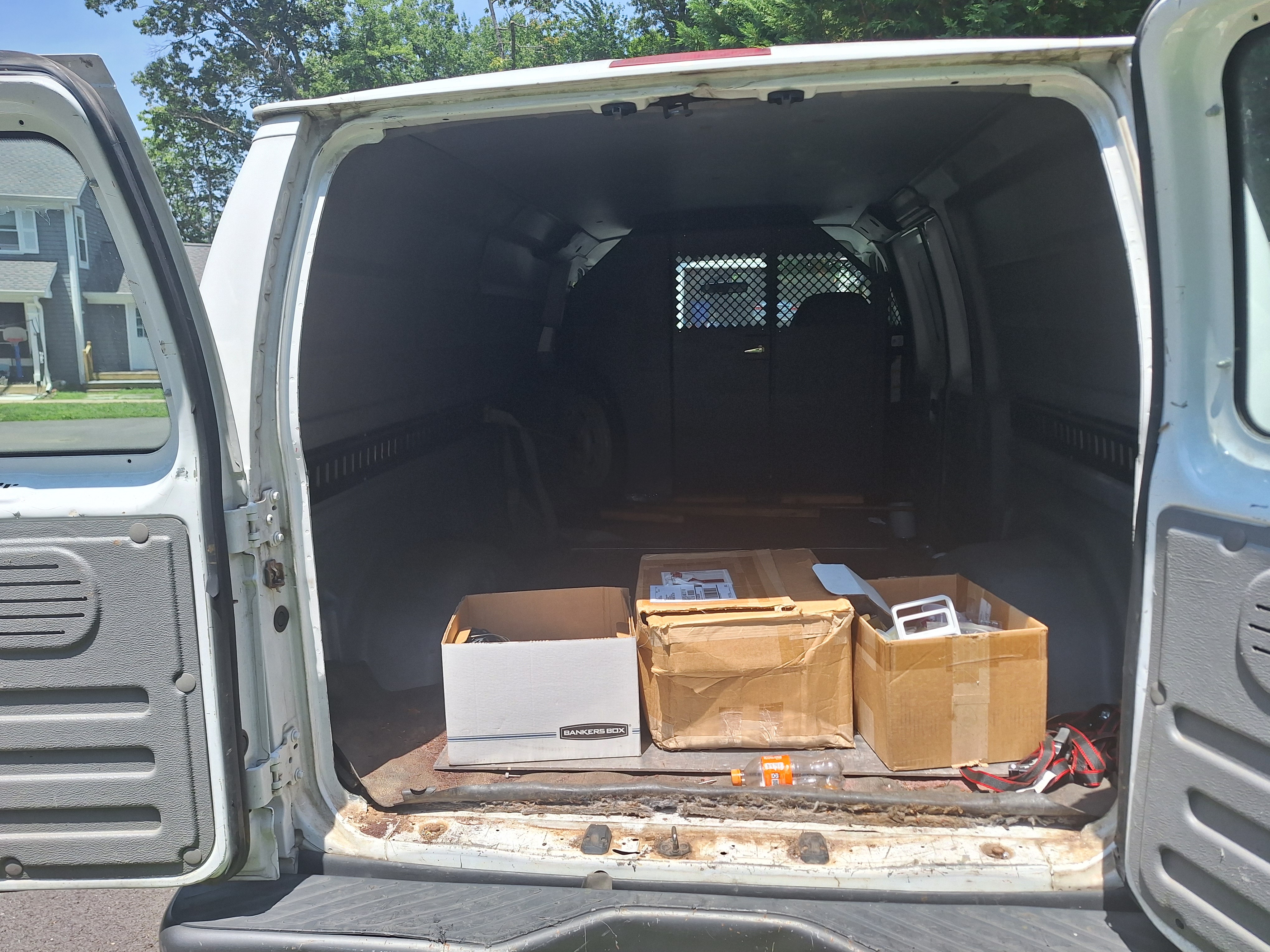 Used 2006 Ford E-150 and Econoline 150 RWD image 2