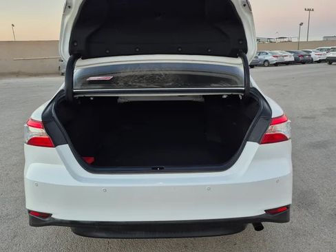 Used 2020 Toyota Camry LE image 12