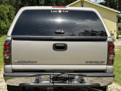 Used 2004 Chevrolet Silverado 2500 LT w/ Heavy-Duty Power Package RWD image 8