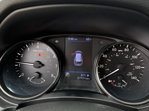 Used 2020 Nissan Rogue SV image 12