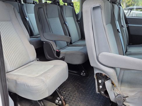 Used 2017 Ford Transit 350 XLT image 5