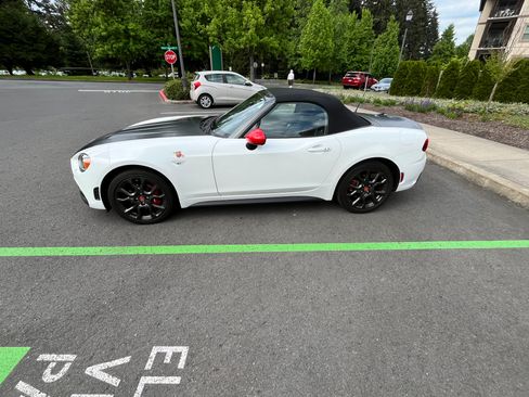 Used 2018 FIAT 124 Spider Abarth w/ Convenience Group RWD image 4