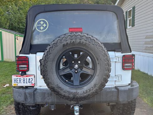 Used 2017 Jeep Wrangler Unlimited Sport image 2