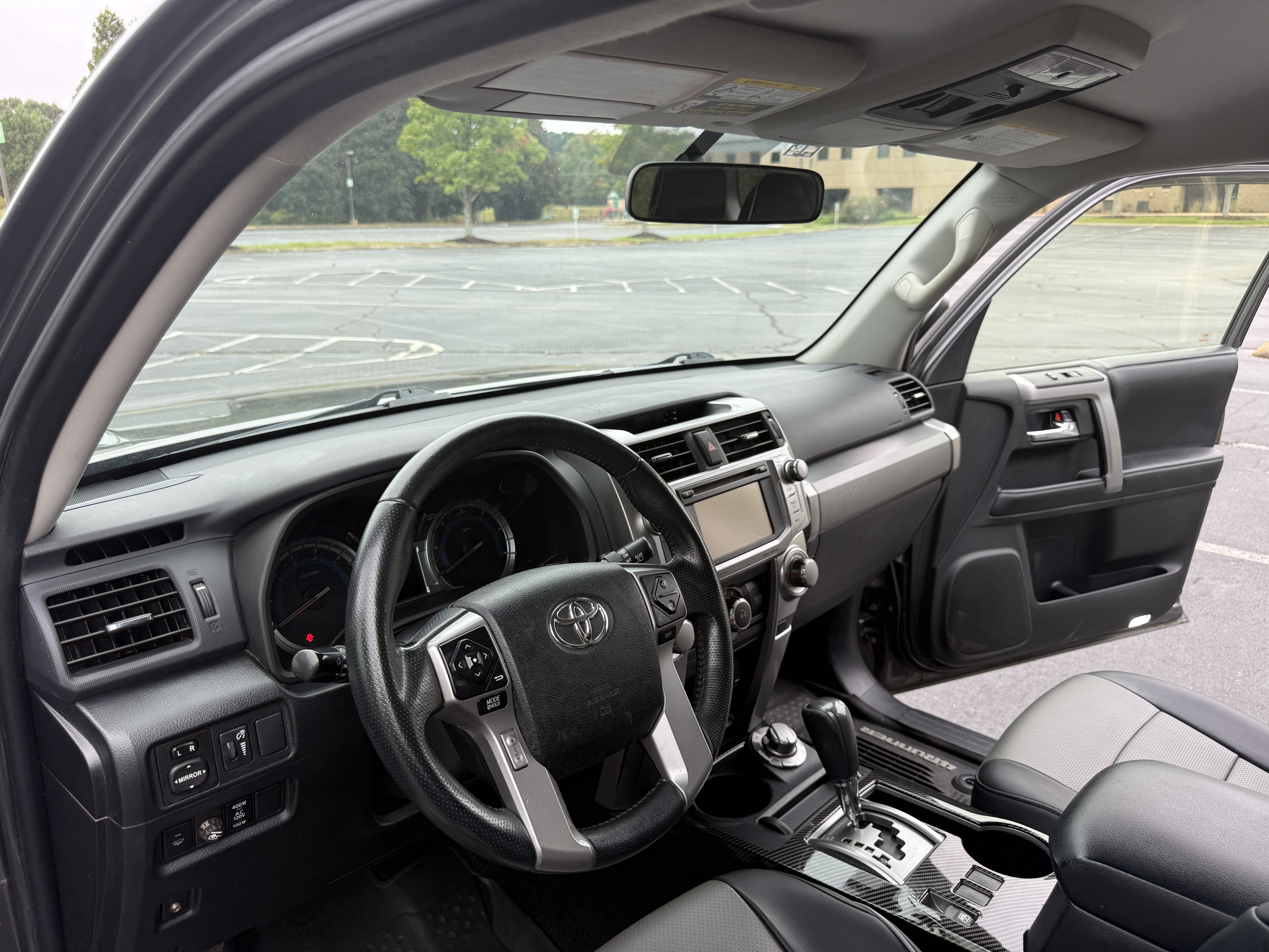 Used 2017 Toyota 4Runner SR5 AWD/4WD image 16