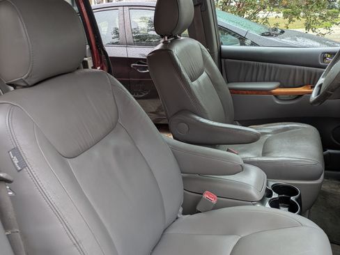 Used 2007 Toyota Sienna XLE image 17