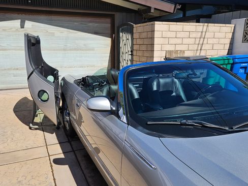 Used 2005 Ford Thunderbird Deluxe image 9