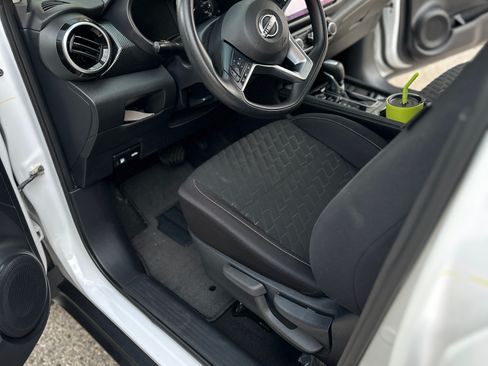 Used 2023 Nissan Kicks SV image 9