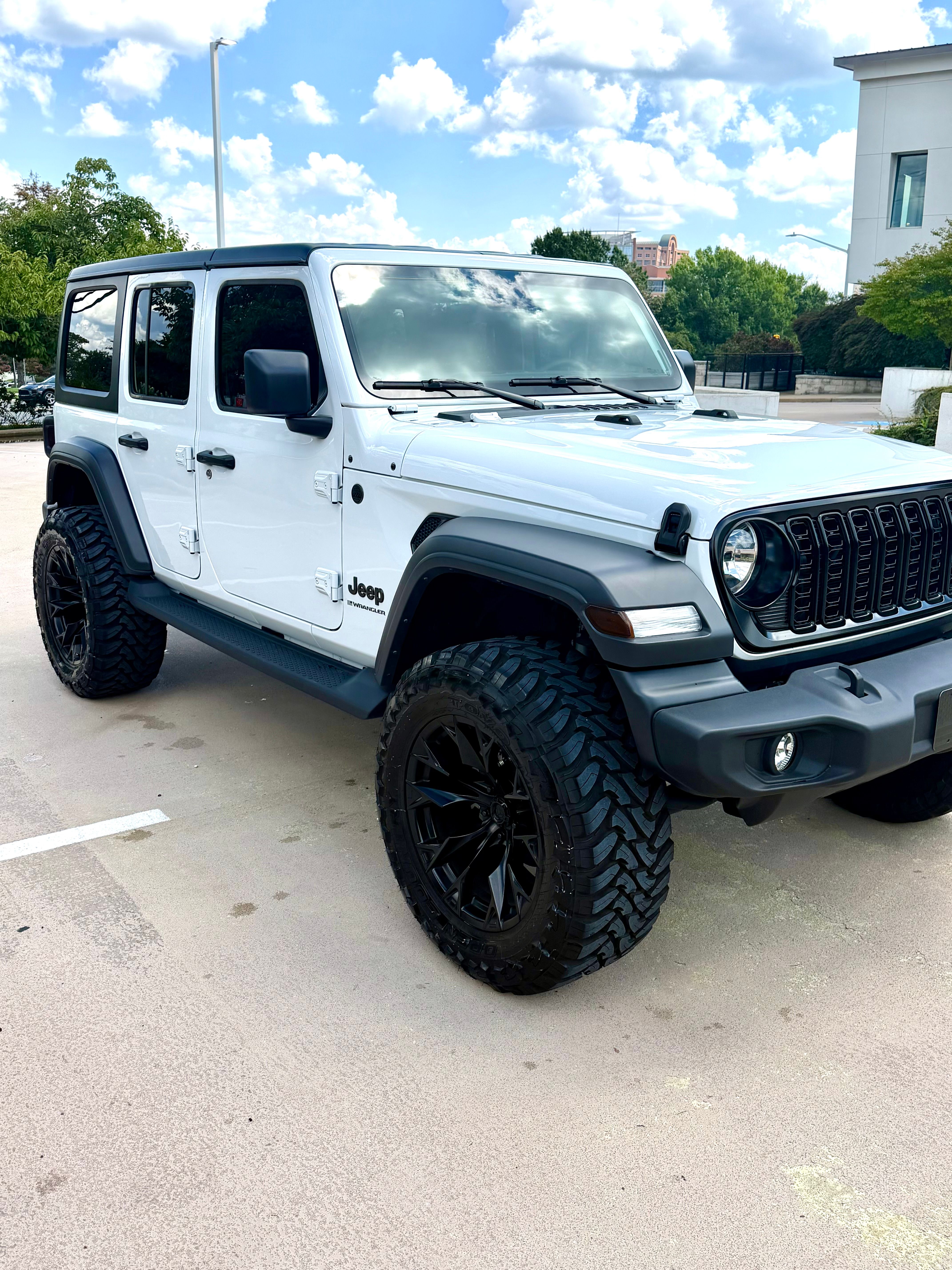 Used 2025 Jeep Wrangler Unlimited Sport AWD/4WD image 5