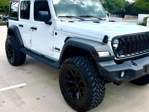 Used 2025 Jeep Wrangler Unlimited Sport AWD/4WD image 5