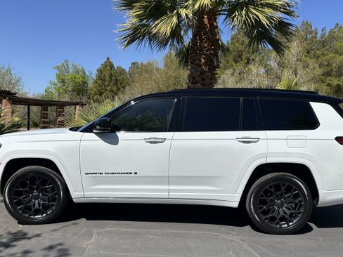 Used 2023 Jeep Grand Cherokee L Summit w/ High Altitude Package image 4