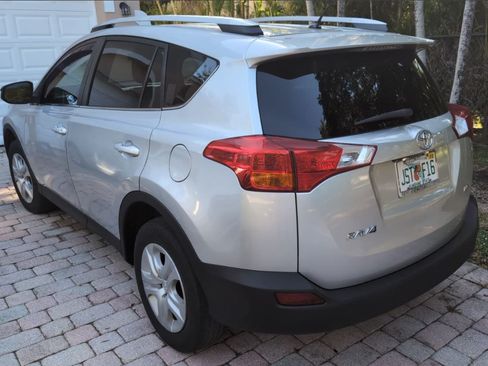 Used 2015 Toyota RAV4 LE image 4