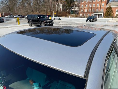 Used 2010 Toyota Camry XLE image 8