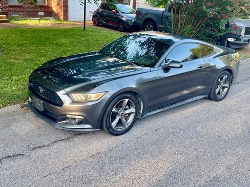 Used 2015 Ford Mustang Coupe w/ Equipment Group 051A RWD image 1