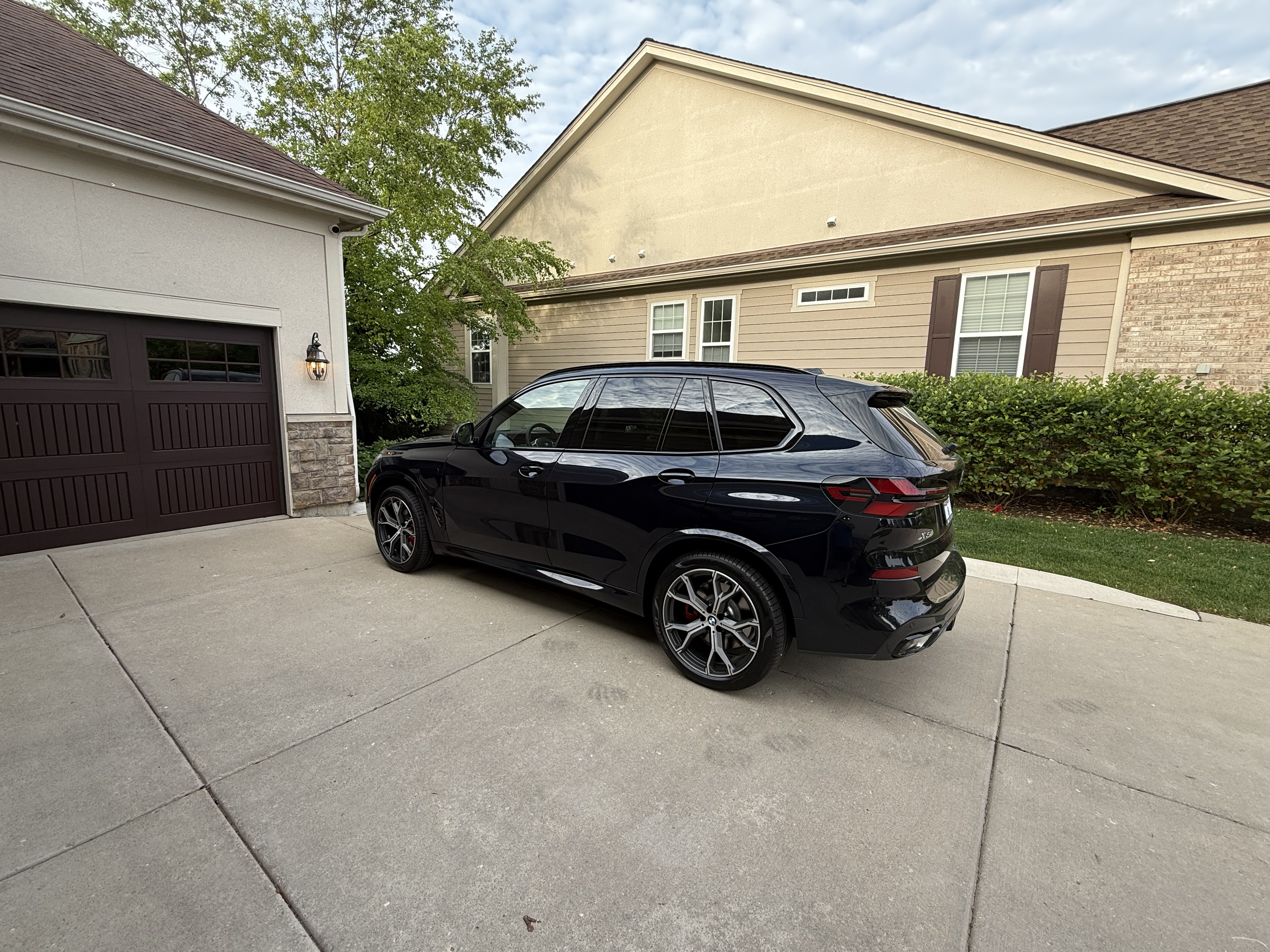 Used 2026 BMW X5 xDrive50e w/ M Sport Package AWD/4WD image 4
