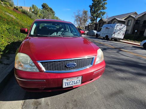 Used 2005 Ford Five Hundred SEL image 2