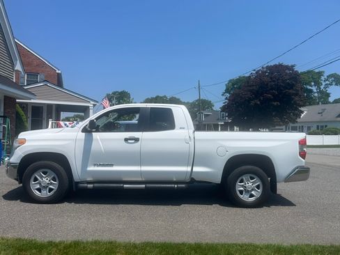 Used 2017 Toyota Tundra SR5 AWD/4WD image 2