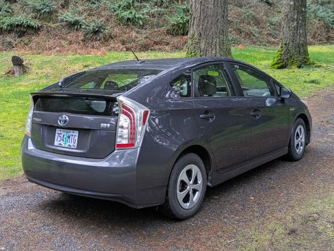 Used 2013 Toyota Prius Three image 2