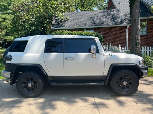 Used 2013 Toyota FJ Cruiser 4WD w/ Upgrade Pkg image 6