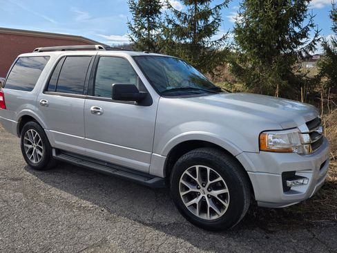 Used 2016 Ford Expedition XLT w/ Equipment Group 202A image 5