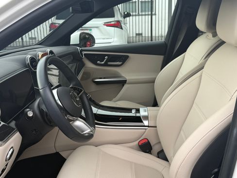 Used 2024 Mercedes-Benz GLC 300 4MATIC image 17