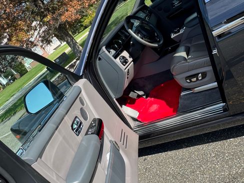 Used 2018 Rolls-Royce Phantom Sedan image 13