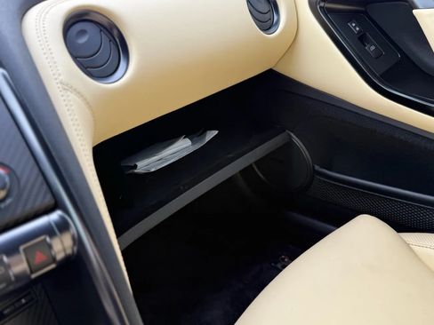 Used 2016 Nissan GT-R Premium image 23