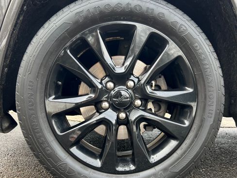 Used 2019 Jeep Grand Cherokee Altitude image 6