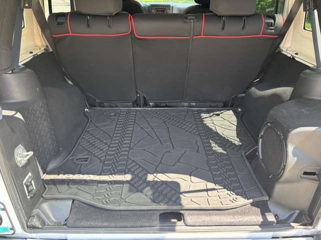Used 2014 Jeep Wrangler Unlimited Sahara w/ Connectivity Group AWD/4WD image 8