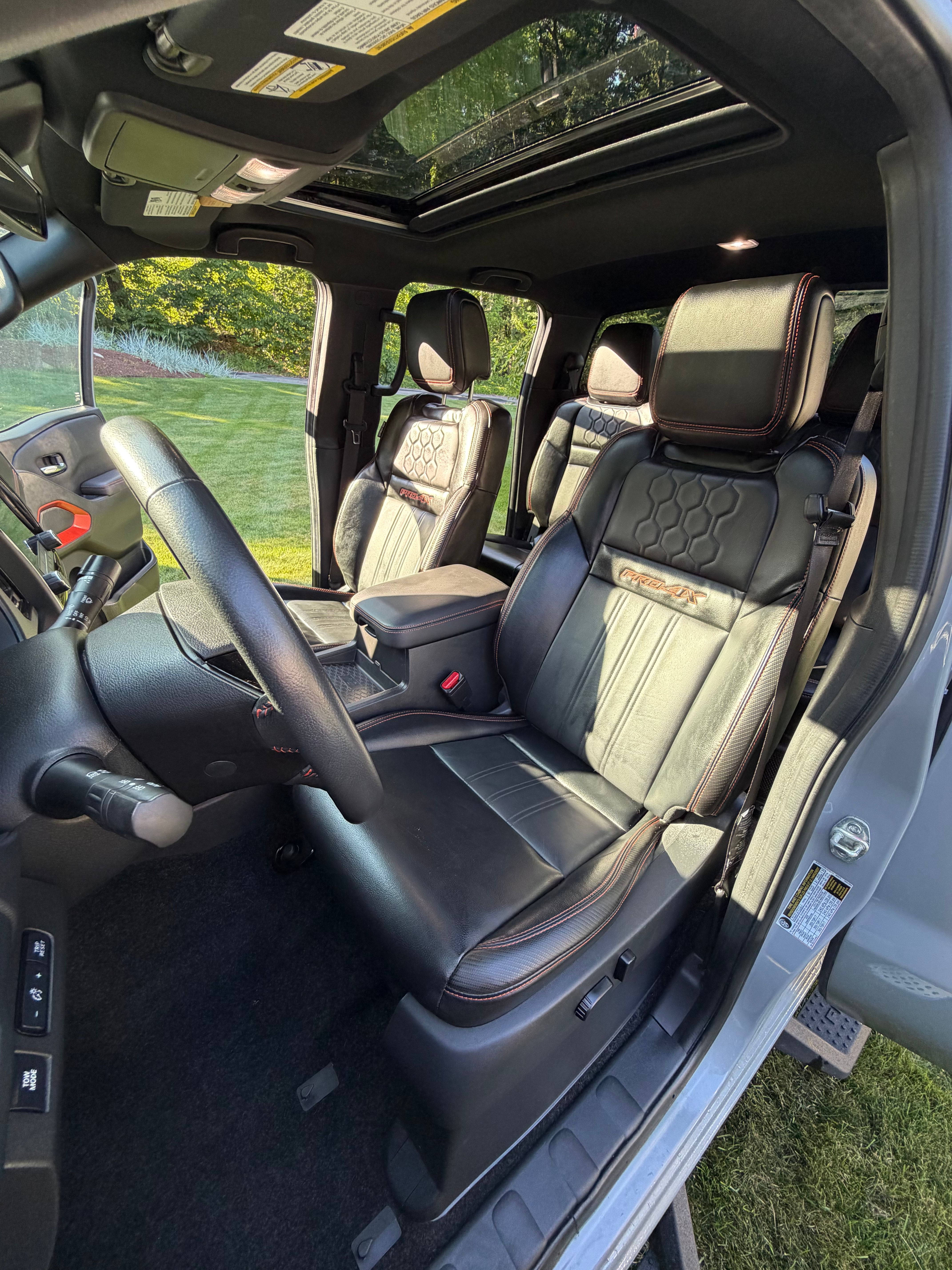 Used 2023 Nissan Frontier PRO-4X w/ Pro-4X Premium Package AWD/4WD image 14