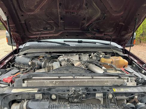 Used 2010 Ford F250 Lariat image 9