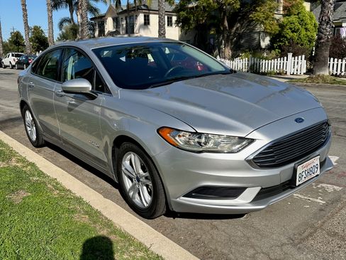 Used 2018 Ford Fusion SE FWD image 1
