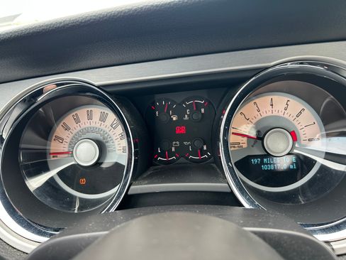 Used 2011 Ford Mustang Premium w/ 202A Rapid Spec Order Code RWD image 19