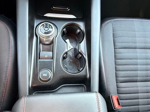 Used 2025 Ford Explorer ST-Line w/ ST-Line Street Pack image 9