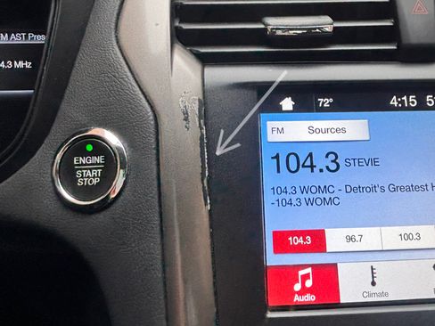Used 2018 Ford Fusion SE w/ Fusion SE Technology Package FWD image 12