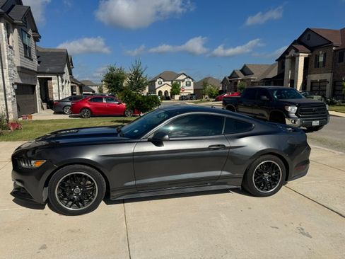 Used 2017 Ford Mustang Premium RWD image 8