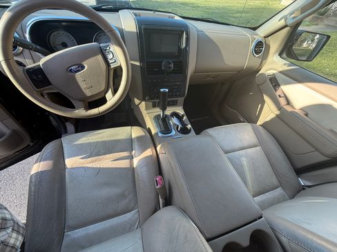 Used 2010 Ford Explorer Sport Trac Limited image 4