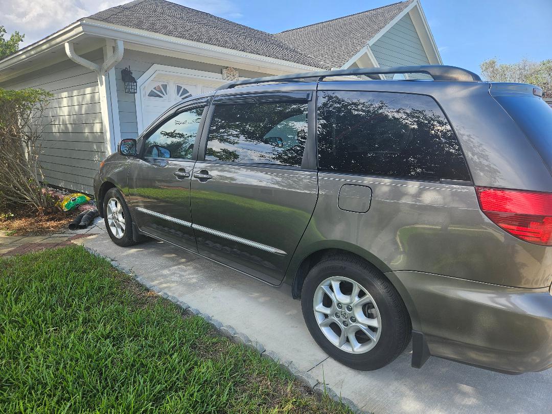 Used 2004 Toyota Sienna XLE Limited w/ Limited Pkg 2 FWD image 1